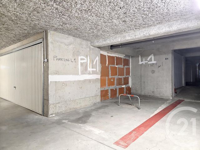 parking à louer - 8.0 m2 - RIOM - 63 - AUVERGNE - Century 21 Agence Girard