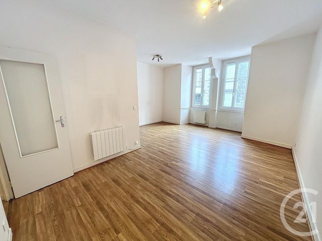 Appartement F2 à vendre - 2 pièces - 60.51 m2 - RIOM - 63 - AUVERGNE - Century 21 Agence Girard