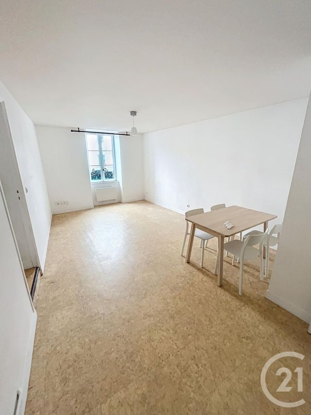 Appartement F2 à louer - 2 pièces - 45.61 m2 - AIGUEPERSE - 63 - AUVERGNE - Century 21 Agence Girard